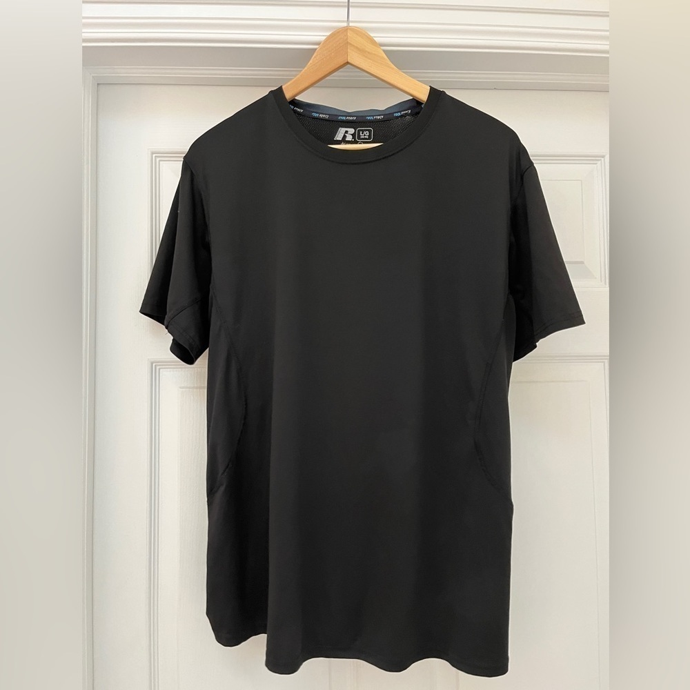 Russell men’s athletic top size large
